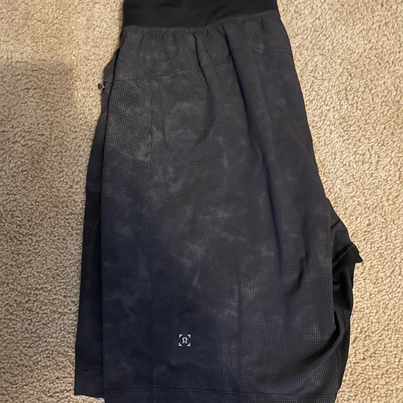 Lululemon reflective athletic shorts - Picture 3 of 3